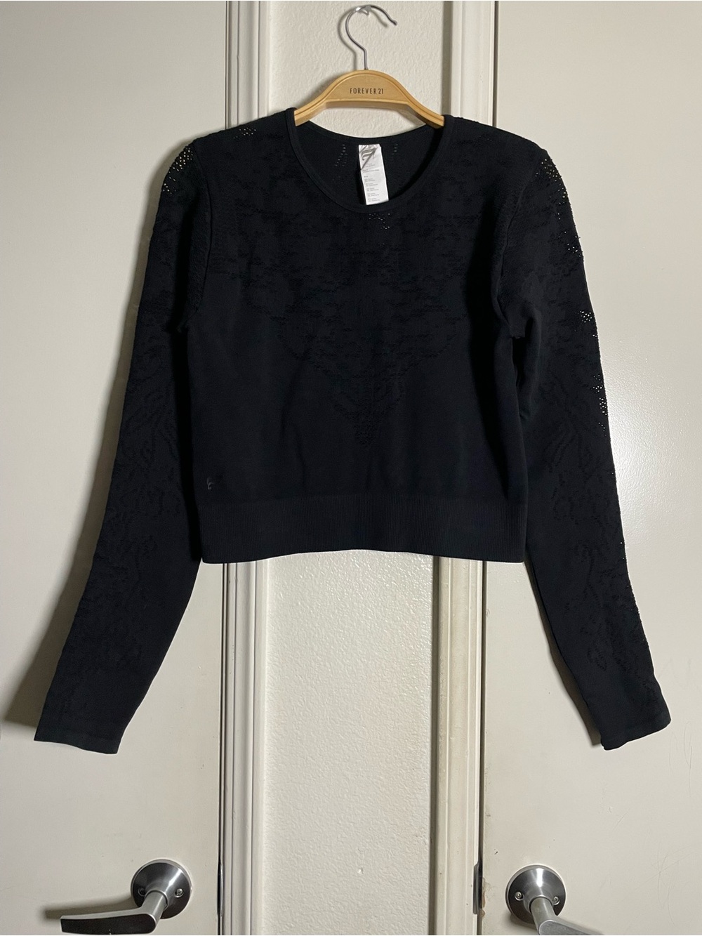 Fabletics Seamless Lace Long Sleeve Crop Top Black - Picture 2 of 4